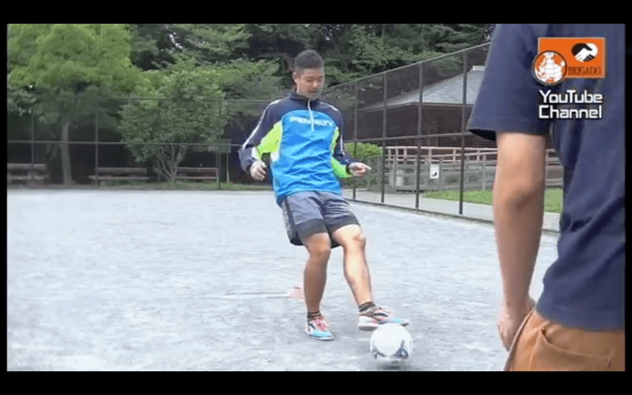 低学年でも試合で活躍できるトラップの技術が身につく４段階の楽しいトレーニング 魔法のジュニアサッカートレーニングラボ